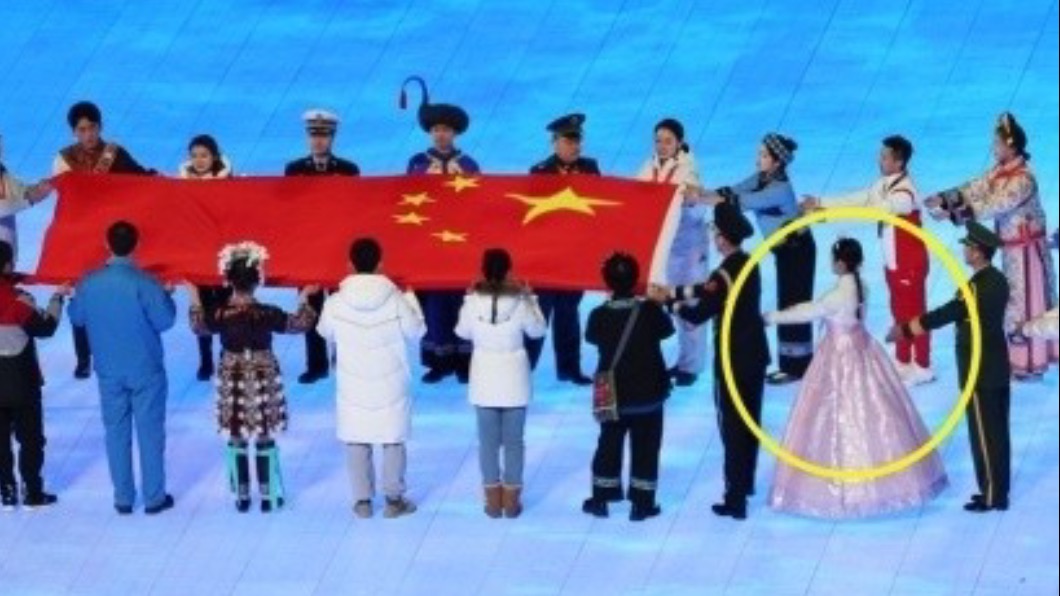 冬奧朝鮮族穿「韓服」遞五星旗 南韓輿論炸鍋、陸反嗆沒文化