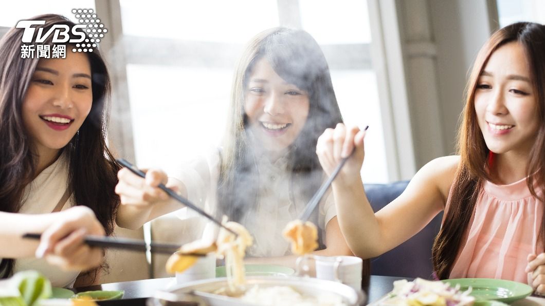 過年期間大吃大喝,竟意外胖了幾公斤。(示意圖/shutterstock 達志影像)