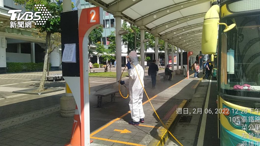 開工前環保局動員清消,交通場站、熱門點位。(圖/高雄市環保局提供)