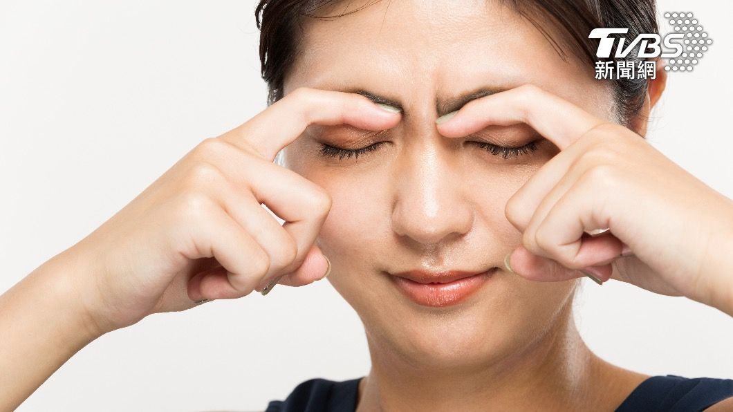 50歲以上及高度近視者是飛蚊症的危險族群。(示意圖/shutterstock達志影像)