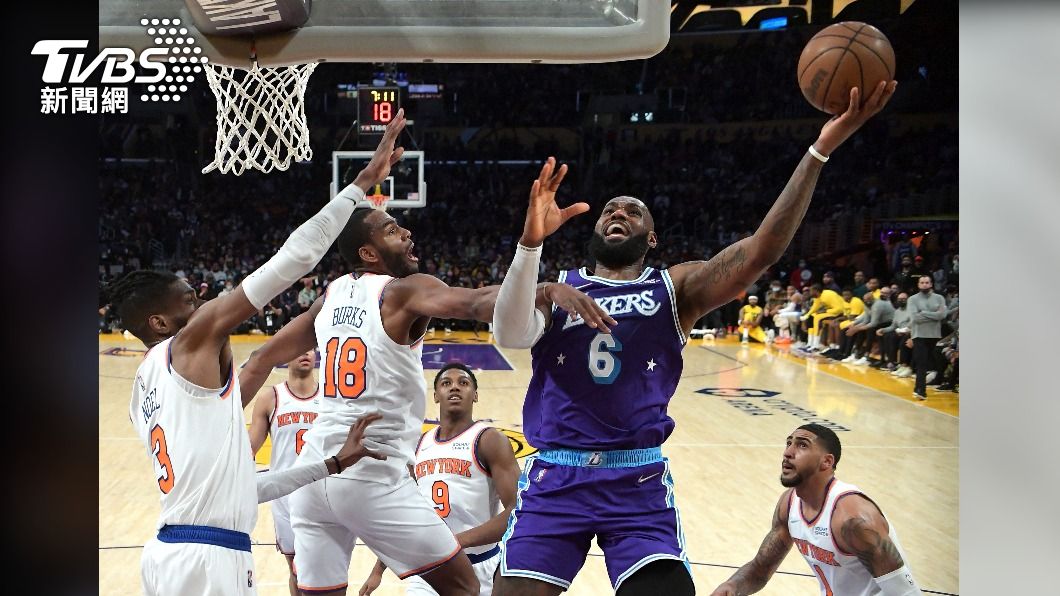 詹姆斯歸隊就繳大三元 NBA湖人延長賽後險勝尼克
