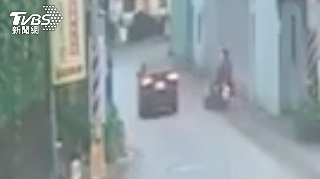 烘爐地下山路段「滿佈泥濘」!3機車打滑自摔 釀5人受傷