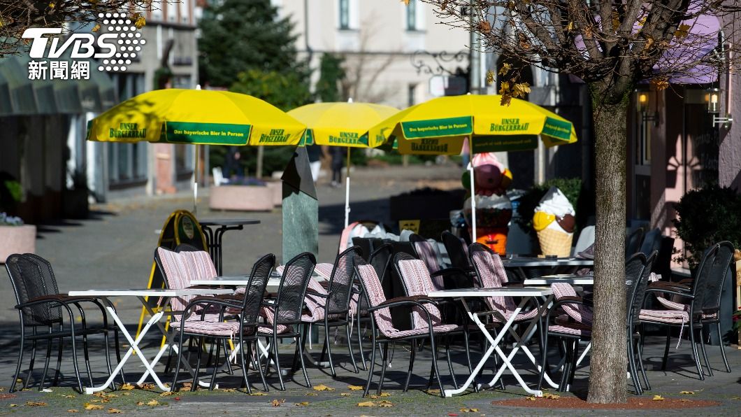 研究指出勒令關閉非必要營業的商店，可以讓死亡率減少10.6％。（圖／達志影像美聯社）
