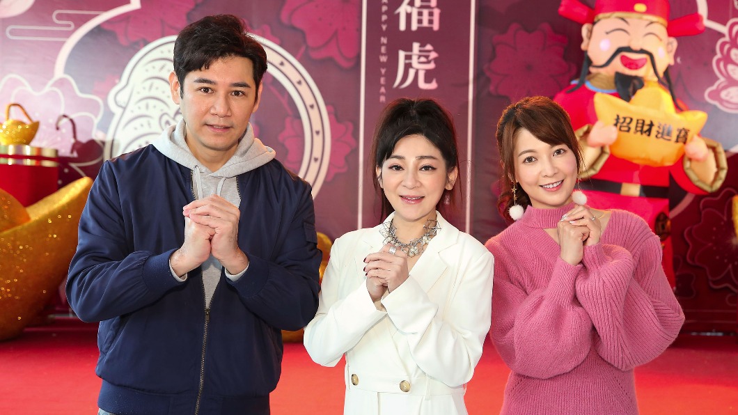 王彩樺盛裝出席團拜儀式。(圖/民視提供)