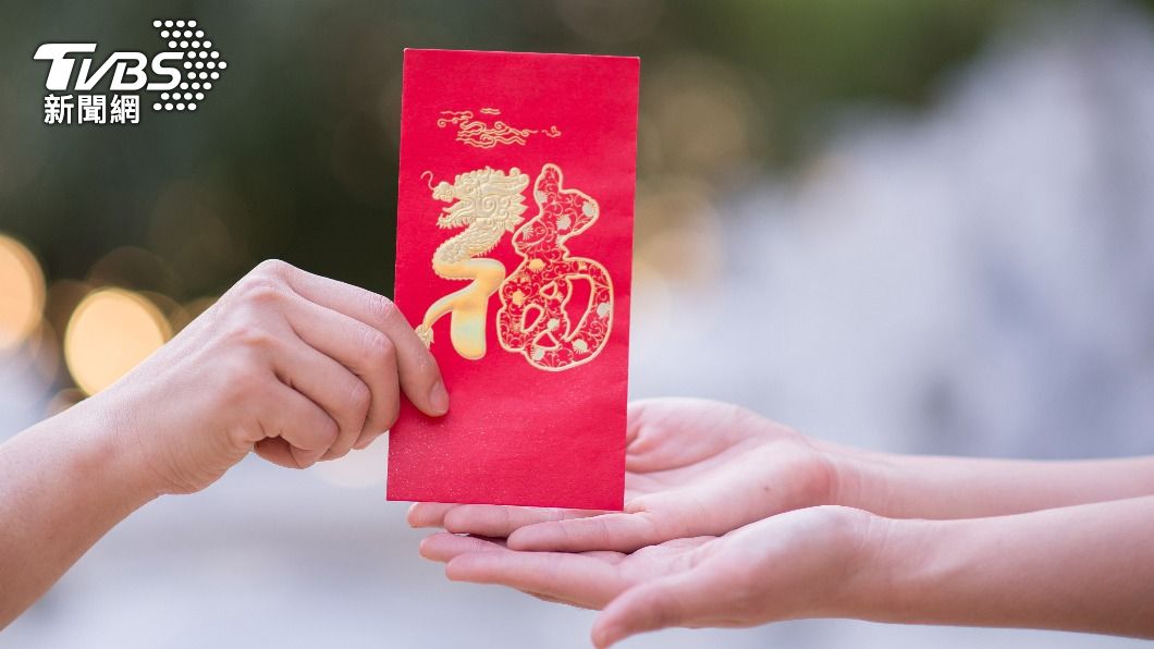 許多公司會在開工時發給員工「開工紅包」,以表吉利。(示意圖/shutterstock達志影像)