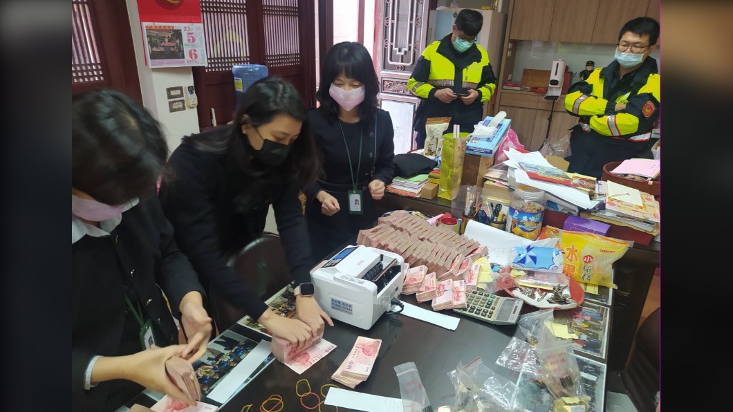 台南廟宇春節財神燈翻倍 近7百萬現金「存」警所