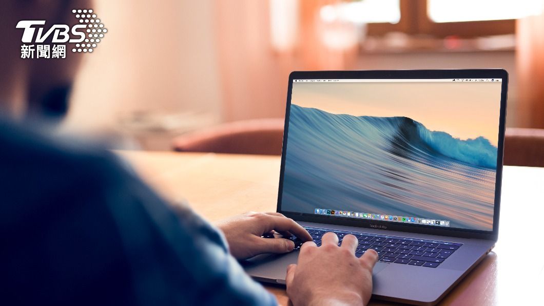 Mark Gurman指出，Apple 今年內會推出至少 款M2 Mac系列電腦。（示意圖／shutterstock達志影像）