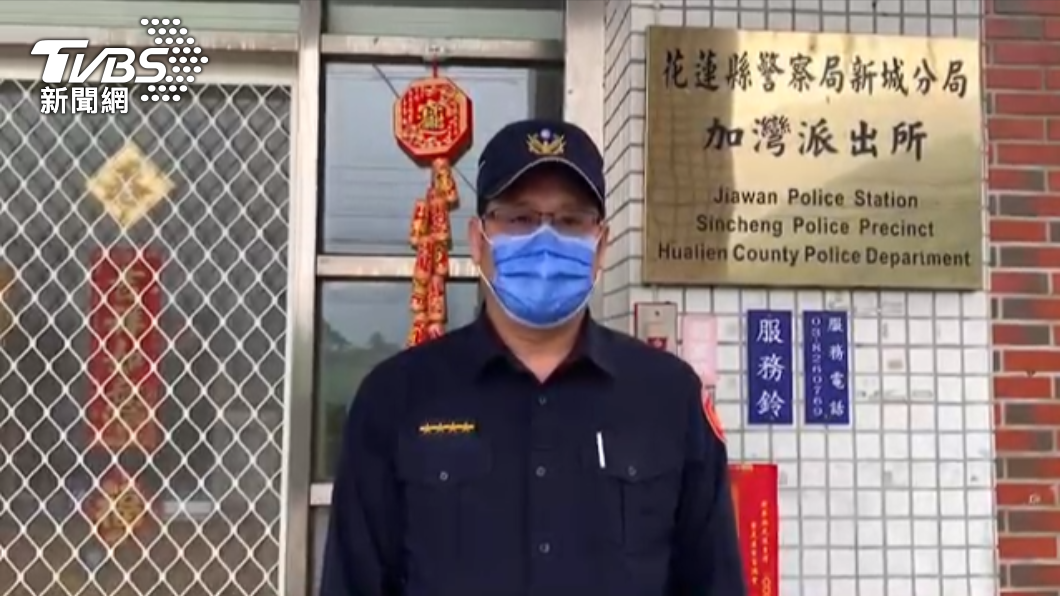新城分局加灣所長王詠竣說明案情。(圖/TVBS)