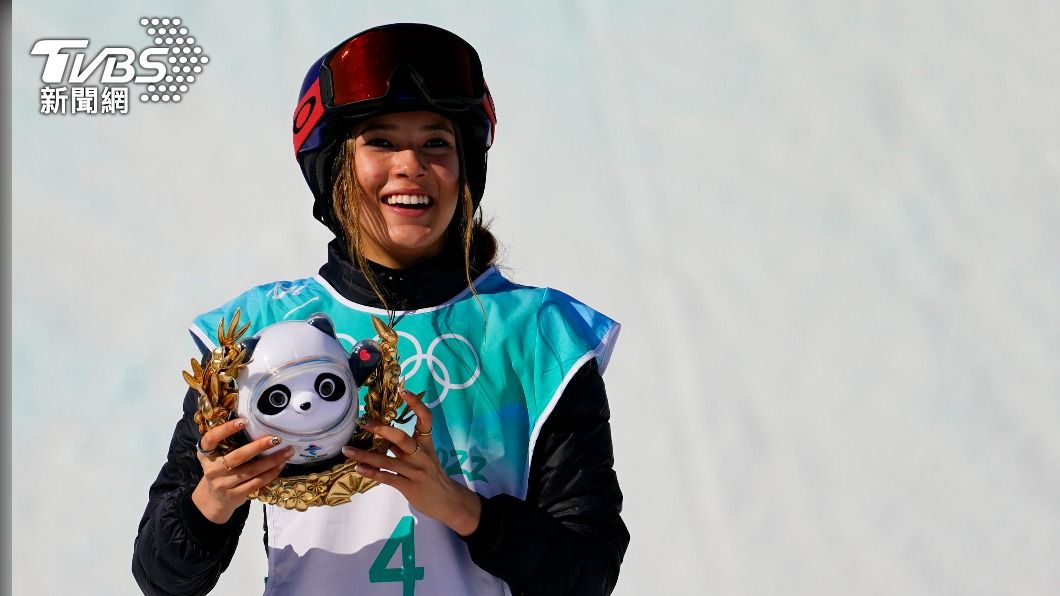 滑雪美少女谷愛凌逆轉勝為大陸奪金 歡呼:人生中最高興的一天