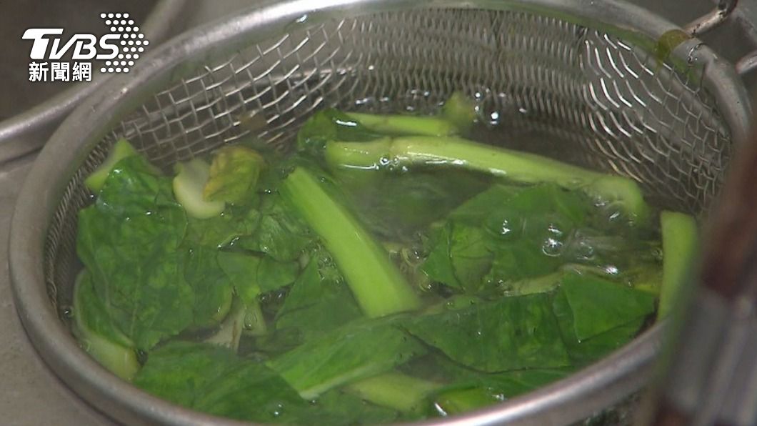 一樣都是菜!生菜比熟菜營養 烹調順序排名「水煮最浪費」