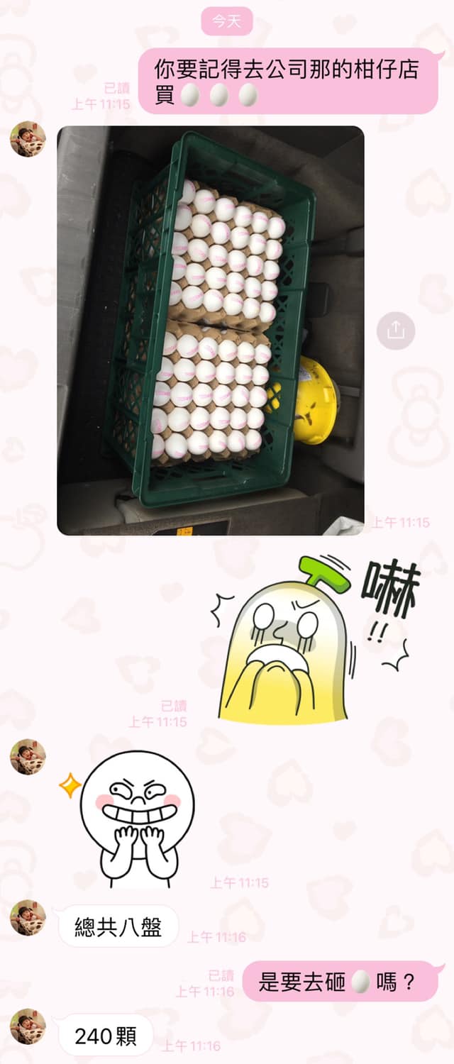 男子一口氣買了一整籃240顆蛋。(圖/翻攝自爆廢公社)