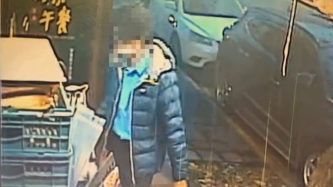 西裝男內急借廁所不掃實聯制　遭勸竟「中指回禮」