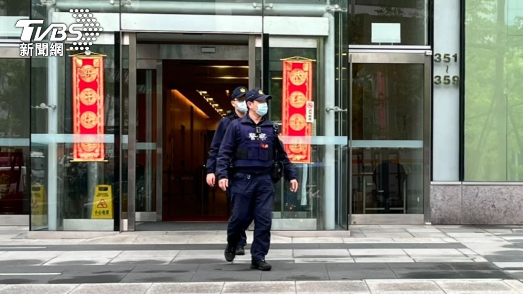 轄區警方加強巡邏。(圖/TVBS)