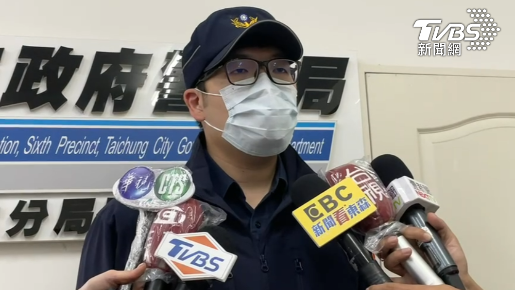 西屯派出所副所長許閏傑說明案情。(圖/警方提供)