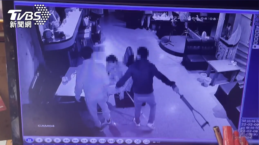 商男喝醉在店內大小聲，引發徐男與張男不滿，動手打人。（圖／TVBS）