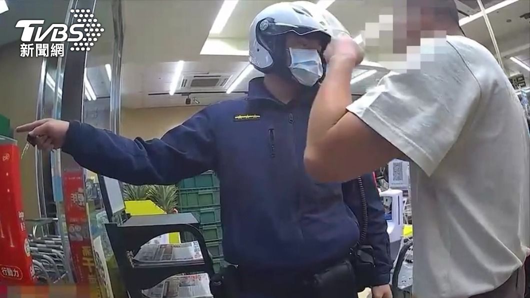 男子頻頻向警嗆聲。(圖/TVBS)