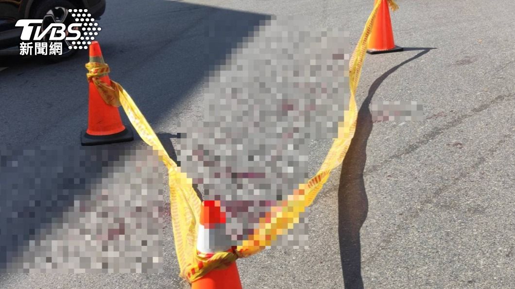 中山路與新福路口拉起封鎖線,地上留有血跡。(圖/警方提供)