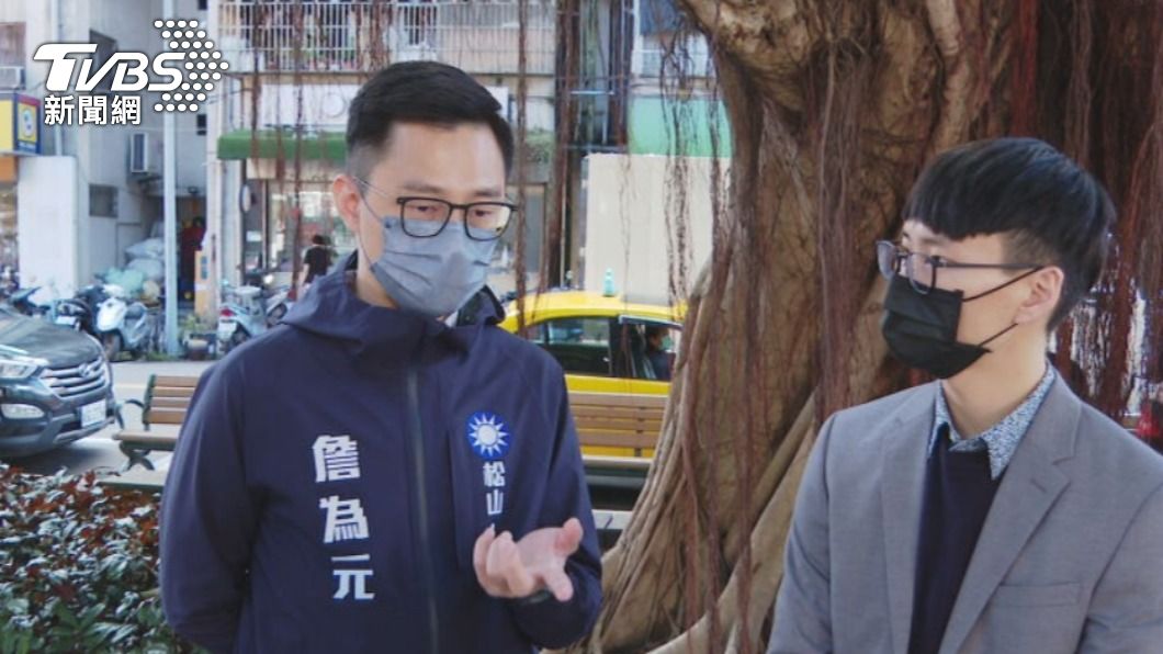 詹為元和支持者向警方報案提告。（圖／TVBS）
