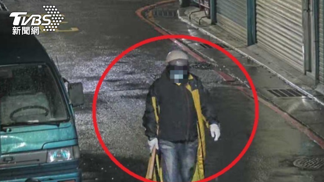 心情不好拿你車出氣！男持木棍連砸車後照鏡　見警心虛招了　