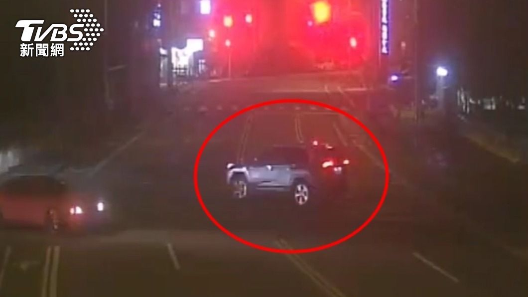 喝保力達還上路!見警臨檢大迴轉 一酒測同車友人也慘了