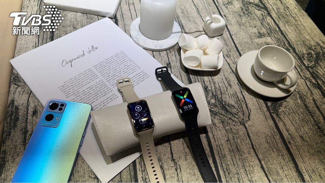 推出穿戴式裝置 Oppo Watch Free。(圖/TVBS)