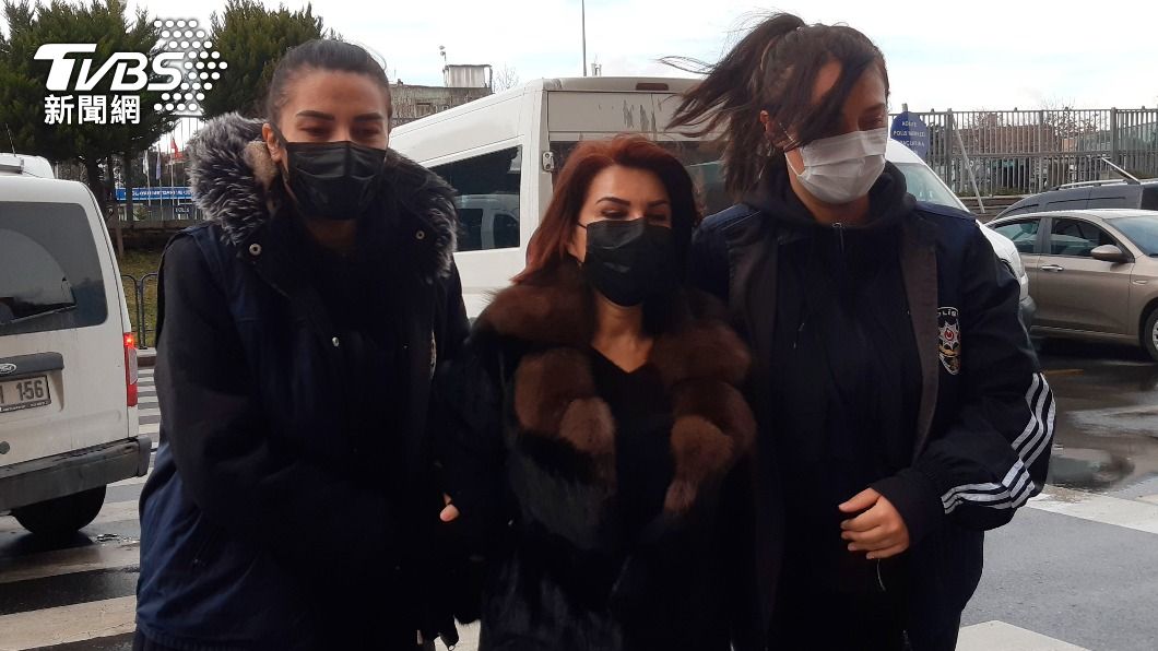 土耳其知名記者卡巴斯（中）遭控多項「侮辱總統」罪名。（圖／達志影像美聯社）
