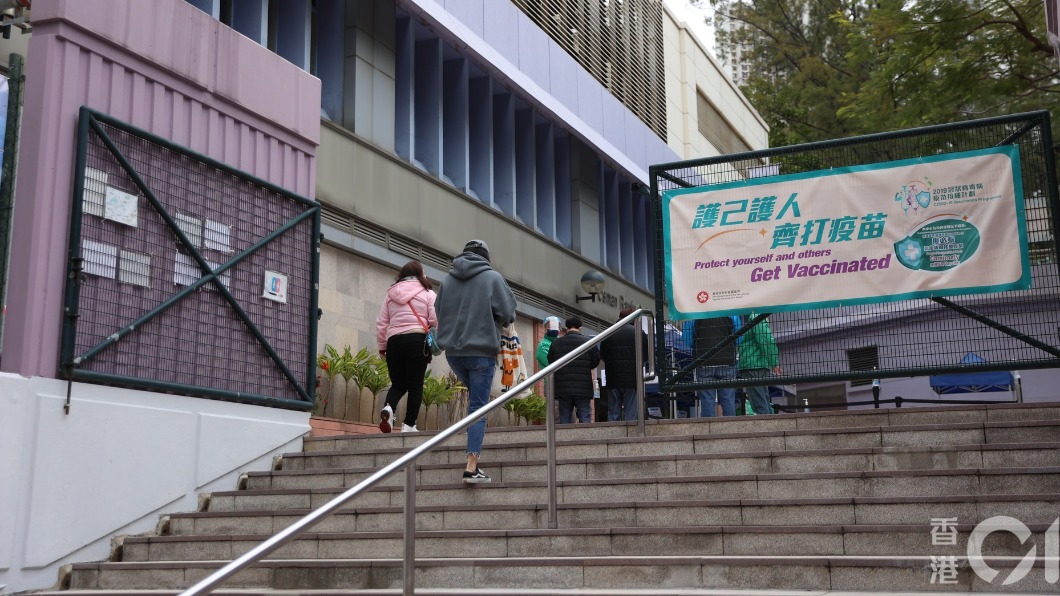專家許樹昌指出，打疫苗後死亡率較低。（圖／香港01提供）