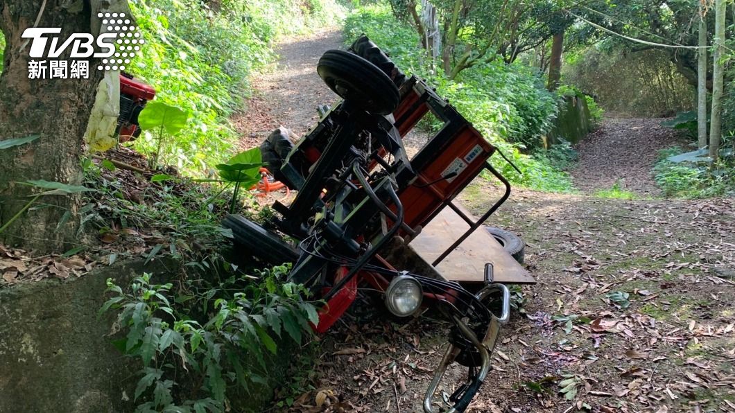 血染果園！農用車翻邊坡　6旬駕駛慘遭重壓亡