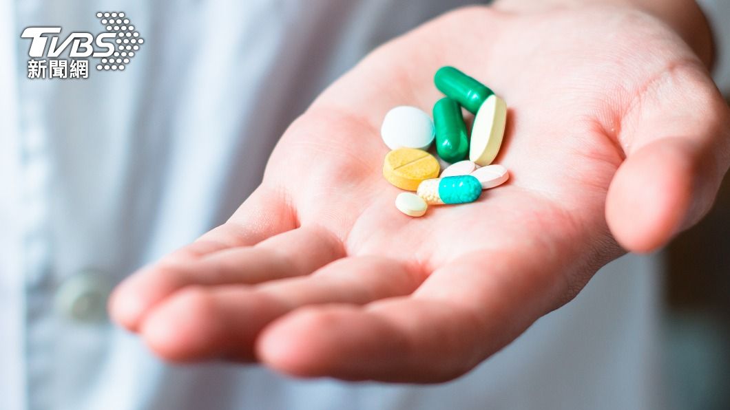 只要服用慢性病藥物,應隨身留存用藥資訊。(示意圖/shutterstock達志影像)