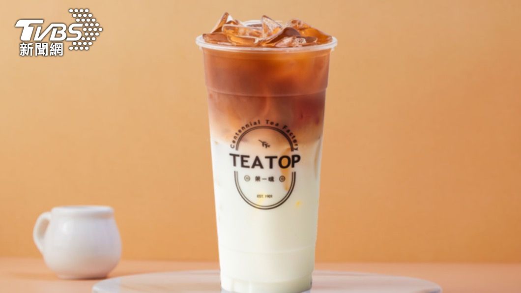 「TEA TOP第一味」熟成鮮奶茶買一送一。（圖／業者提供）