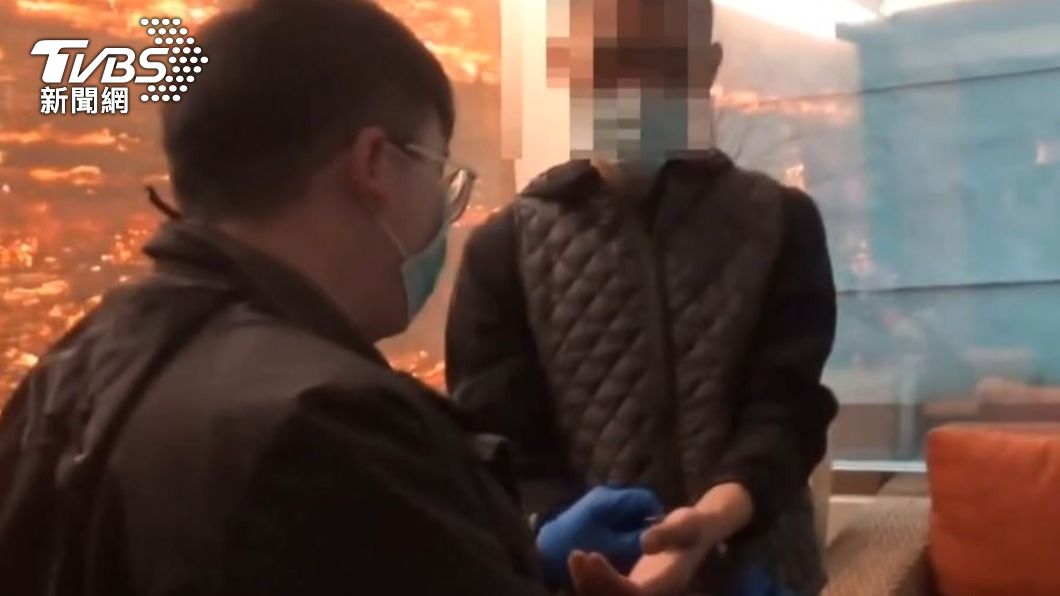 嫌犯遭逮捕。(圖/TVBS)