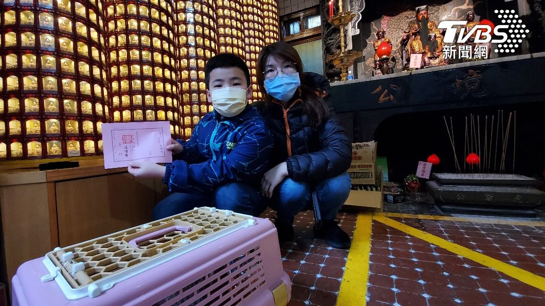 新年祈福新趨勢 拜虎爺為毛寶貝點光明燈