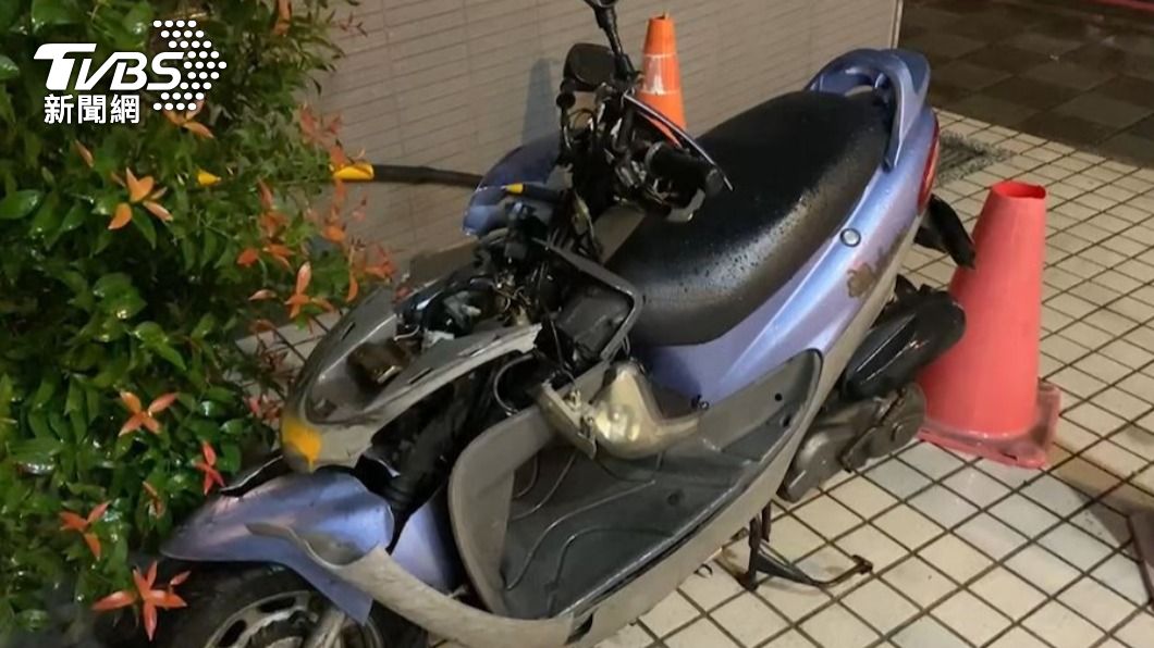 機車嚴重毀損。(圖/TVBS)