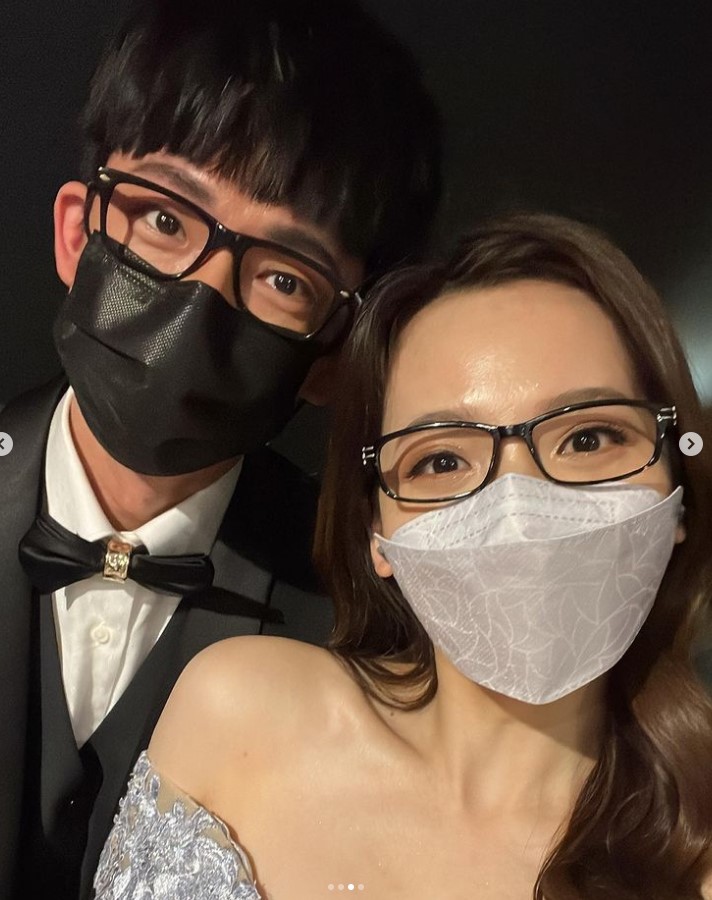 阿滴、滴妹一起出席脫口秀《炎上BURN》。(圖/翻攝自滴妹IG)