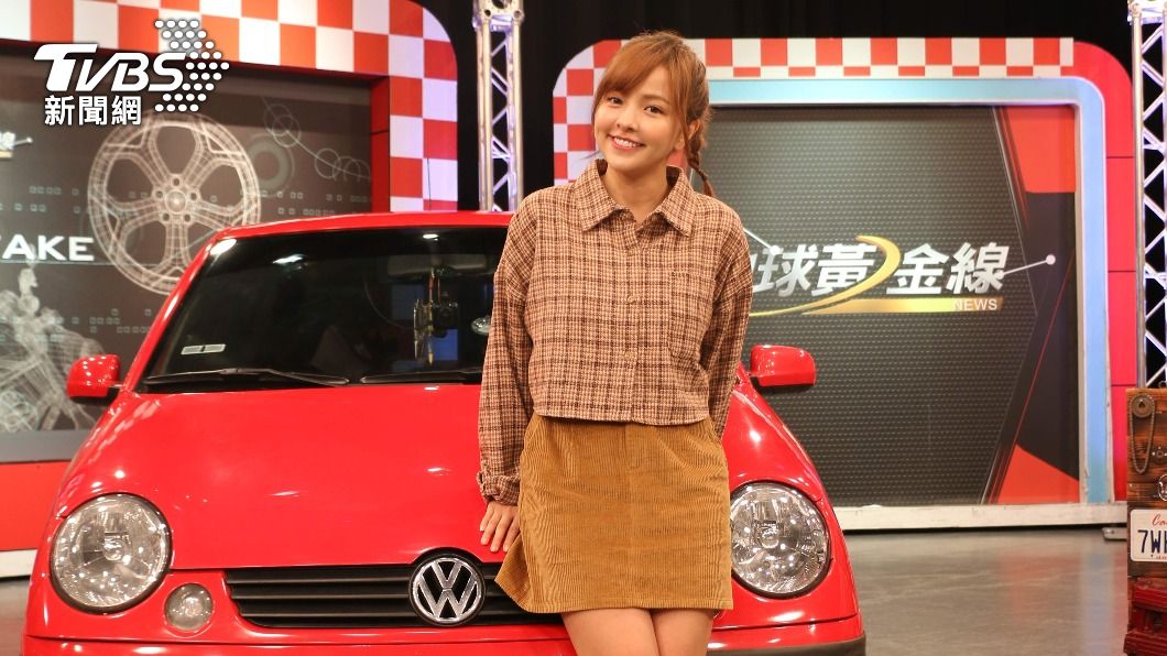 徐凱希分享陪伴她近21年的愛車。(圖/TVBS)