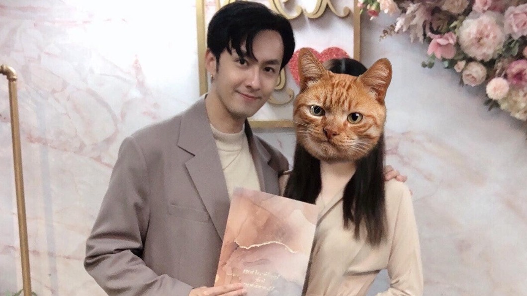 張雁名升格人夫，貼出夫妻合照。（圖／翻攝自張雁名臉書）