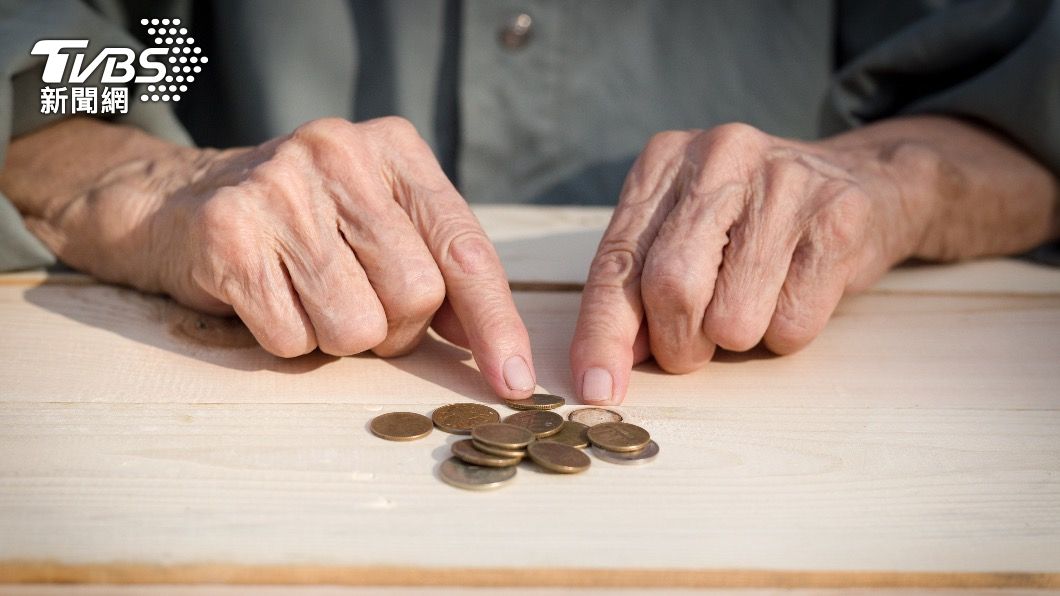 有民眾分享他的勞工退休金已超過25萬元。(示意圖/shutterstock達志影像)