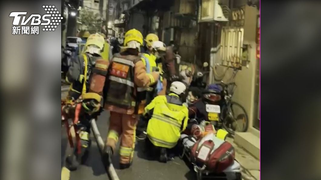 三重民宅火警!臥室起火竄濃煙 3人一度受困獲救