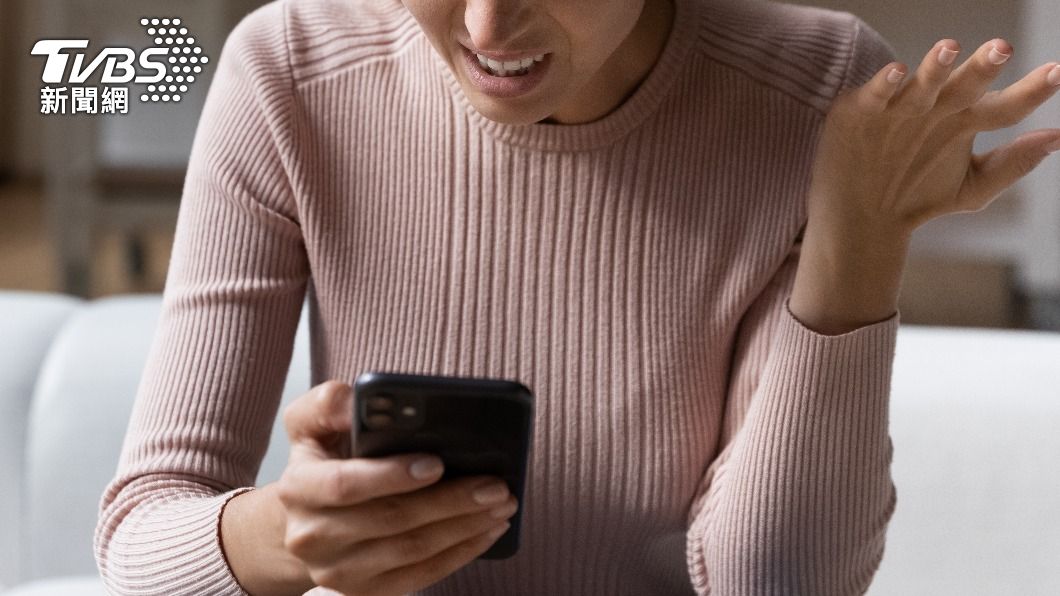 大罵主管「失手傳給本人」 粗心妹見已讀崩潰:怎麼辦