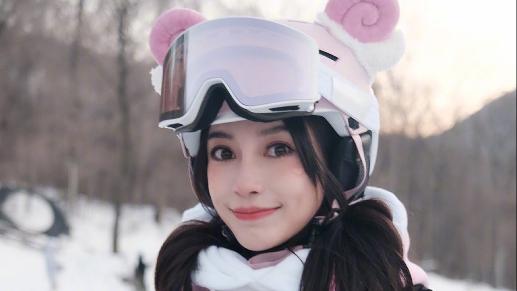 Angelababy已經32歲,外型一樣十分甜美有少女感。(圖/翻攝自Angelababy微博)