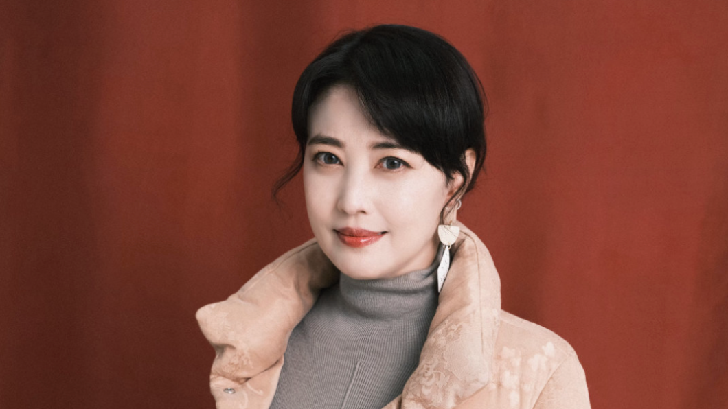 55歲的周海媚外型依然年輕。(圖/翻攝自微博)