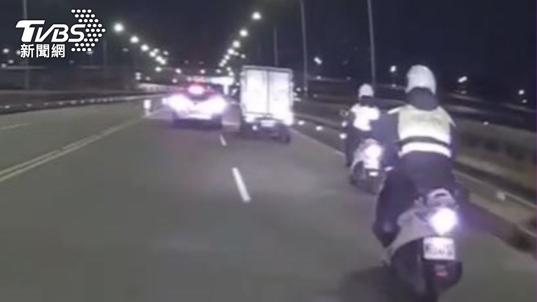 線上警網追捕。(圖/TVBS)