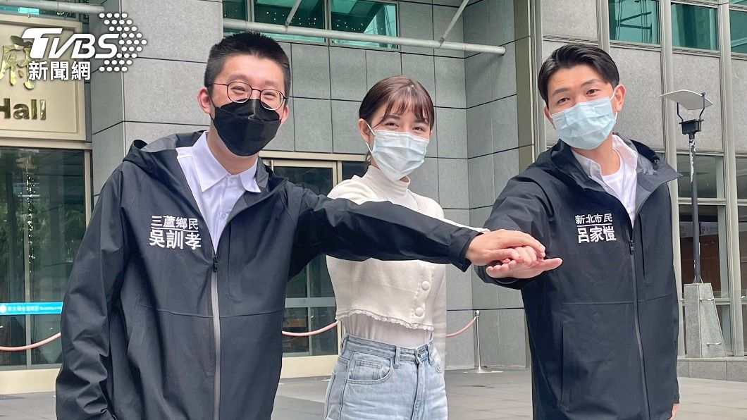 「侯家軍」吳訓孝（左）與林鼎超競爭三蘆區議員初選。（圖／TVBS）