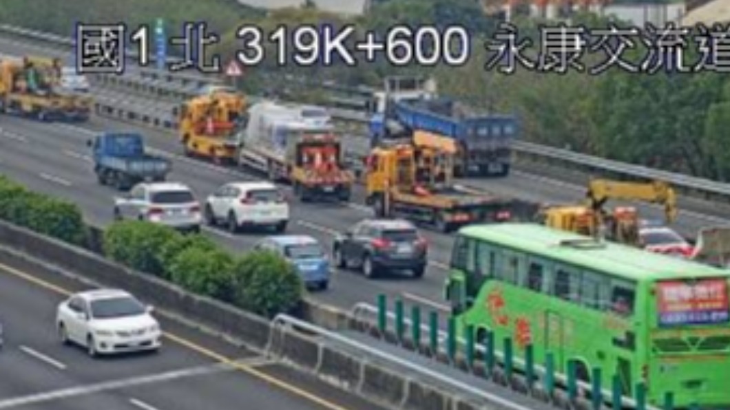 國一永康路段追撞。（圖／翻攝自高公局）