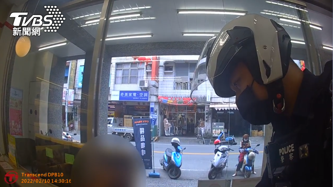 請相信我！阿北領11萬買遊戲點數　暖男警苦勸防詐