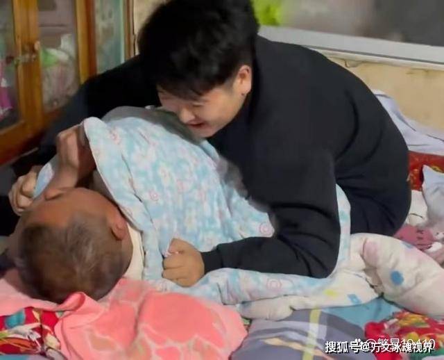 老丈人受不了最後同意女婿請求。(圖/翻攝自搜狐新聞)