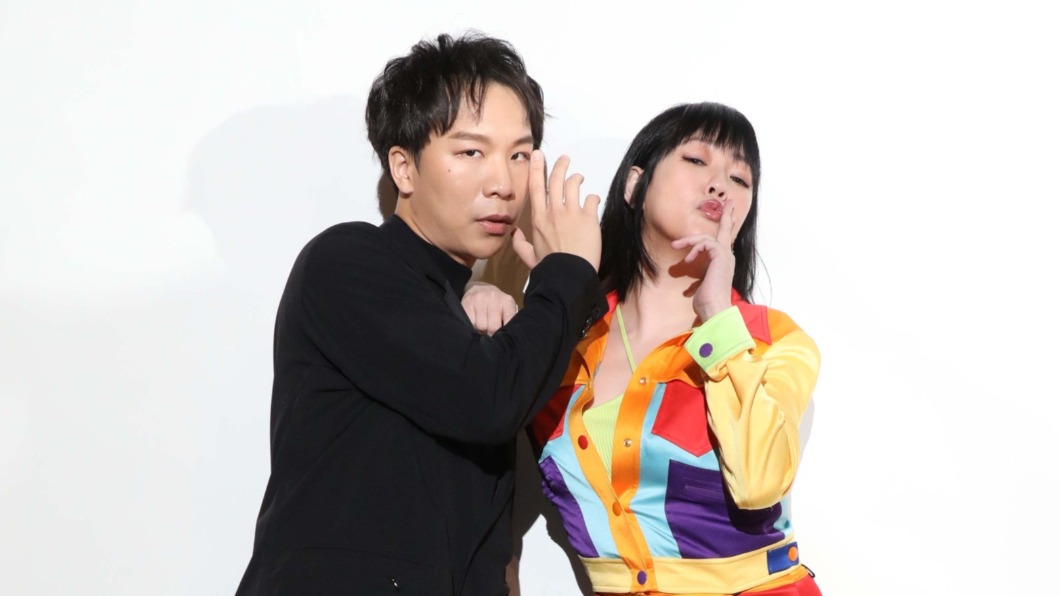 小S新節目收視開紅盤,左為助理主持派翠克。(圖/東森提供)