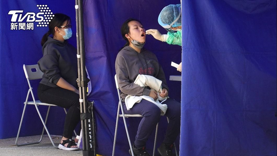 公共衛生專家認為香港實際染疫數每日逾6千例。(圖/達志影像路透社)