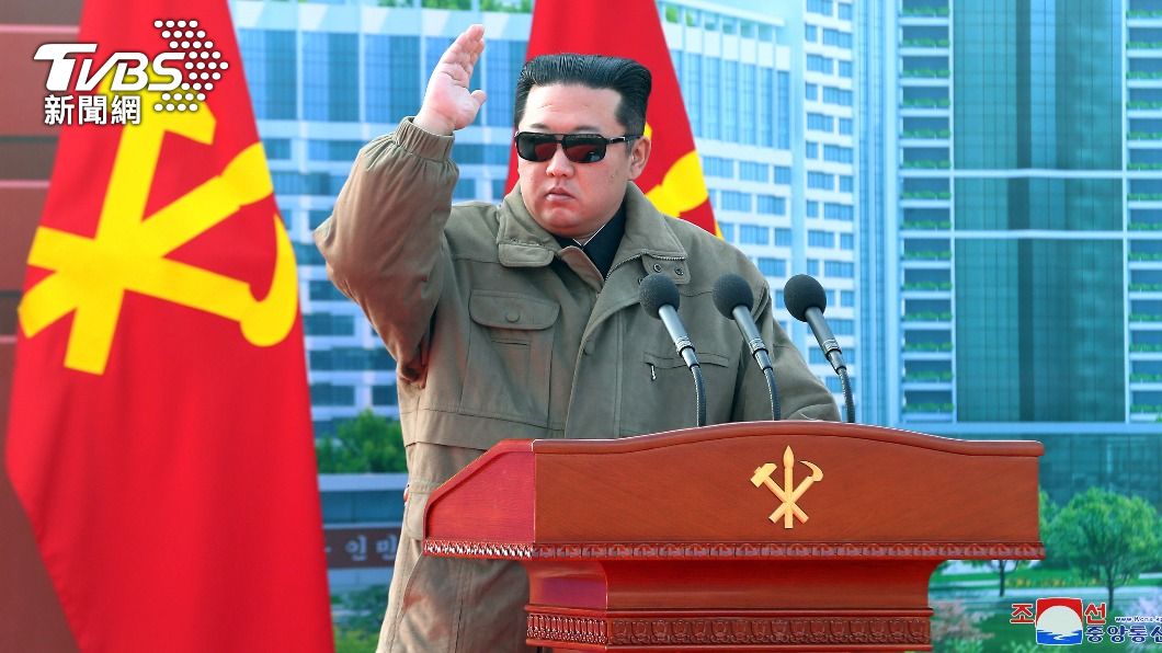 金正恩現身動工儀式!綠色風衣搭墨鏡超潮 帥看爆破現場