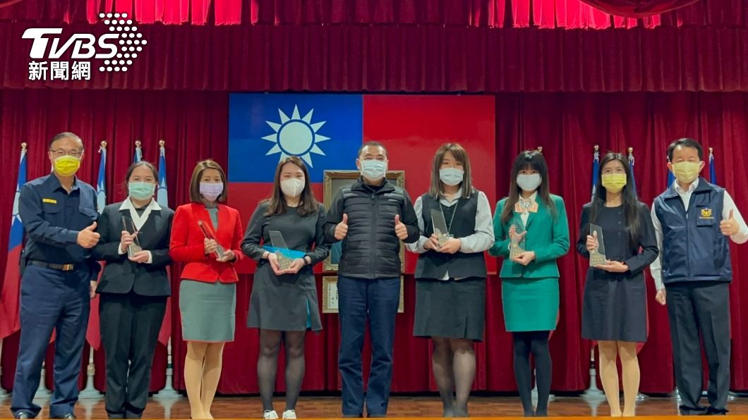 市長侯友宜與警察局長黃宗仁也特別感謝協助阻炸的金融從業人員。(圖/TVBS)